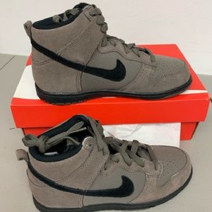 Nike boys high dunk size 3Y new in box